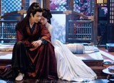 中国ドラマ「折腰」の主人公である魏劭（左）と小喬（右）。演じたリウ・ユーニン（劉宇寧）とラレイナ・ソン（宋祖儿）はバラエティ番組「开始推理吧」第一季でも共演している