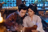 中国ドラマの定番でもある“先婚後愛”（結婚したあとで愛が生まれる）の物語が展開する「折腰」。左からリウ・ユーニン（劉宇寧）演じる魏劭、ラレイナ・ソン（宋祖儿）演じる小喬