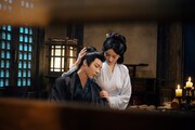 ドラマの人気を示す熱度が初日配信10分後に2万を突破した中国ドラマ「折腰」場面写真。海外で同時配信されたWeTVでも11の国と地域で再生数1位を獲得した