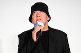 映画「あの星が降る丘で、君とまた出会いたい。」完成披露試写会に登壇した新城毅彦