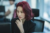 韓国ドラマ「ヴィジランテ」より、キム・ソジン演じる放送局記者チェ・ミリョ
