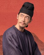 ドラマ「長安のライチ」の登場人物・趙辛民（ちょうしんみん）。何有光からの命令で李善徳のライチ運輸をあの手この手で阻止しようとする。演じたのは中国ドラマ「長安二十四時」のゴン・レイ（公磊）