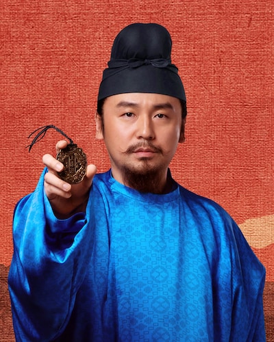 ドラマ「長安のライチ」の主人公・李善徳（りぜんとく）。賀貴妃の誕生日に献上するため、長安より5千里離れた嶺南（れいなん）から、新鮮なライチを調達するという“死の任務”を押し付けられてしまう下級官僚。演じたのは「長安二十四時」のレイ・ジャーイン（雷佳音）
