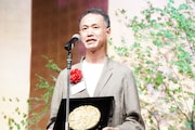 第52回放送文化基金賞贈呈式に登壇した「ひらやすみ」の制作統括・坂部康二