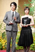第52回放送文化基金賞贈呈式より、左から岡山天音、森七菜