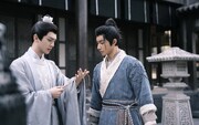 中国ドラマ「朝雲散 ～花楼夜に交わる、二つの運命～」場面写真。左からチャン・チェンシャオ（張宸逍）演じる公孫離、ワン・ヨウシュオ（王佑碩）演じる沈松