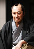 亀梨和也主演の時代劇「銭形平次」より、高橋克実演じる南町奉行所吟味方与力筆頭・笹野新三郎