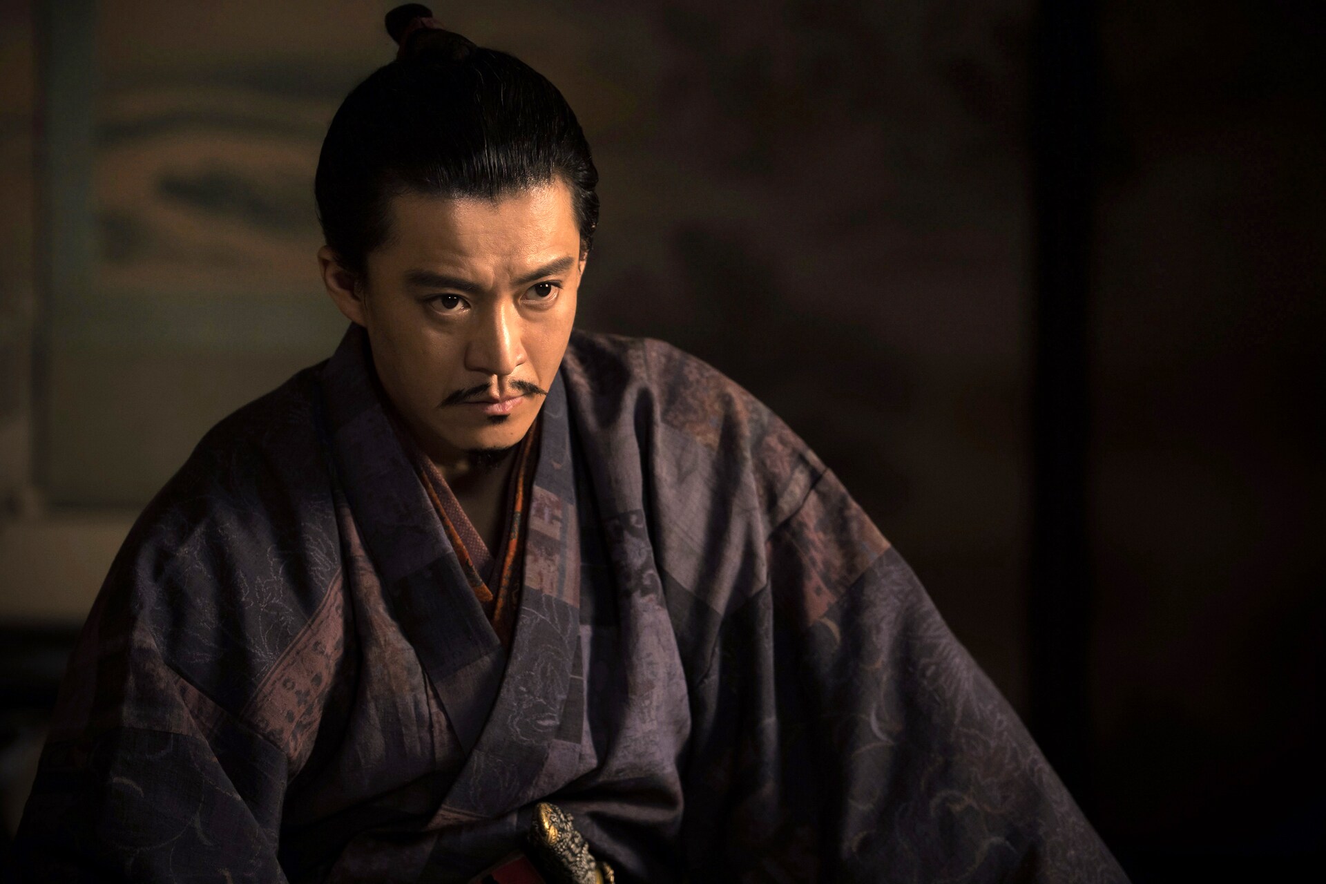 小栗旬演じる織田信長 [画像ギャラリー 4/4] - 映画ナタリー