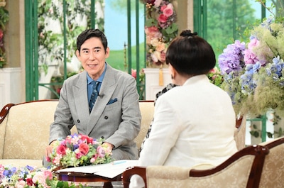 「徹子の部屋」7月14日放送回より、髙嶋政伸（奥）と黒柳徹子（手前）