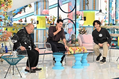 TBS系トーク番組「A-Studio+」に出演した中島歩（中央）。ドラマ出演にも慣れていなかった新人時代に、仲間由紀恵や吉田鋼太郎との共演で感じたプレッシャーなどを語った