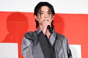 ホラー映画「口に関するアンケート」舞台挨拶に登壇した綱啓永