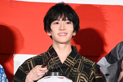 ホラー映画「口に関するアンケート」舞台挨拶に登壇した板垣李光人