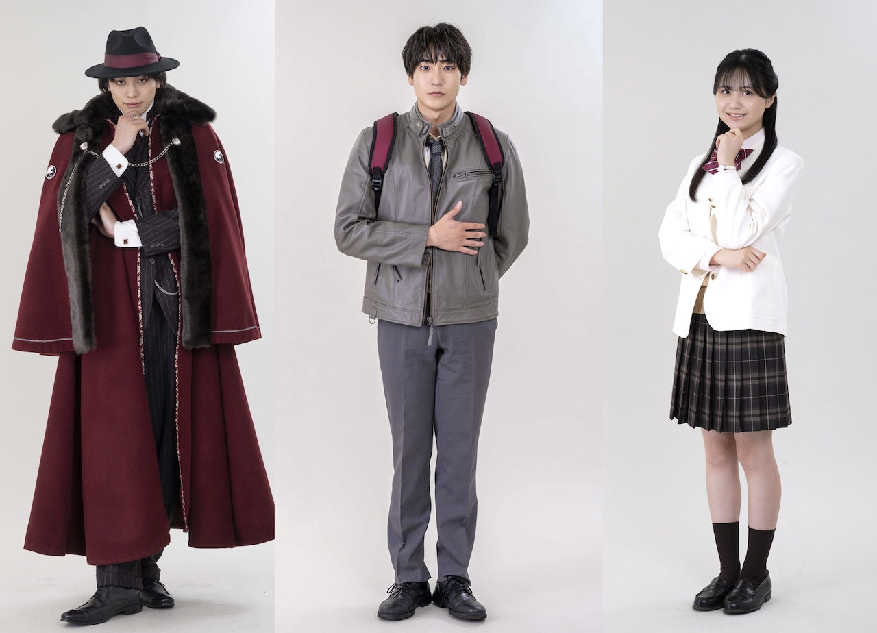 「仮面ライダーマイス」の主要キャラクター。左から東啓介扮する嶺髙華武利（みねたか・かむり）、秋谷郁甫扮する音澄宙（おとすみそら）、堀川梨心扮する瑞生優菜（みずきゆな）