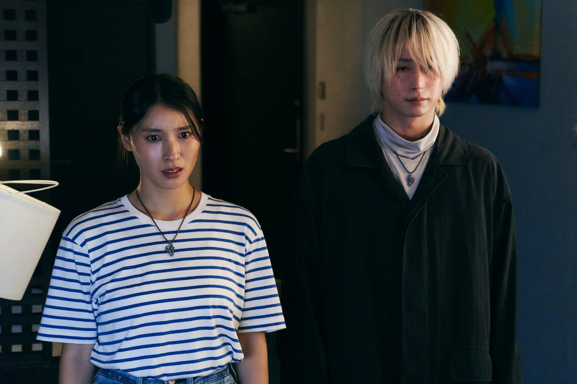 土屋太鳳×佐久間大介「マッチング TRUE LOVE」新写真11枚、狂気ツアー参加者の人物相関図も
