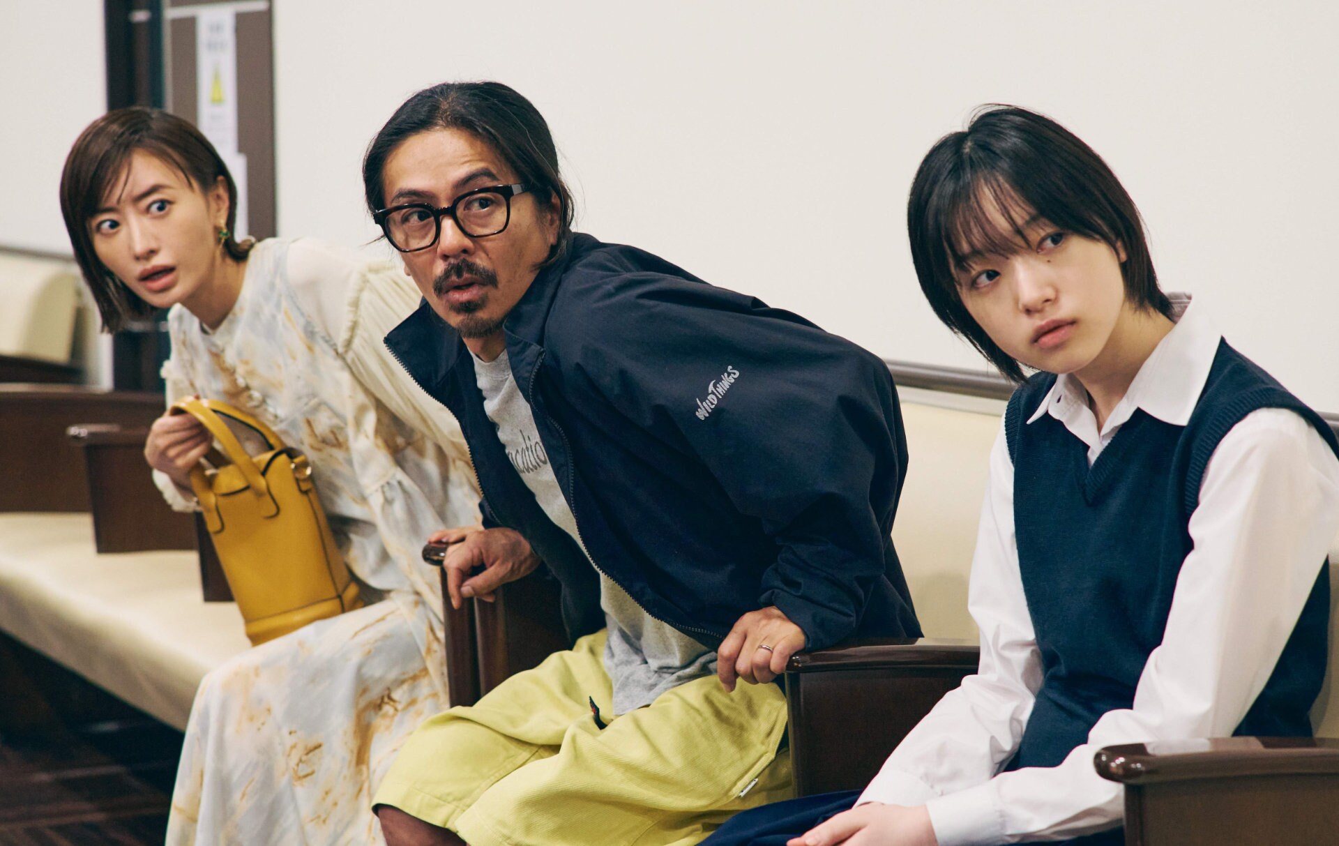 映画「見上げてごらん」場面写真。左から松本まりか演じる土屋莉花