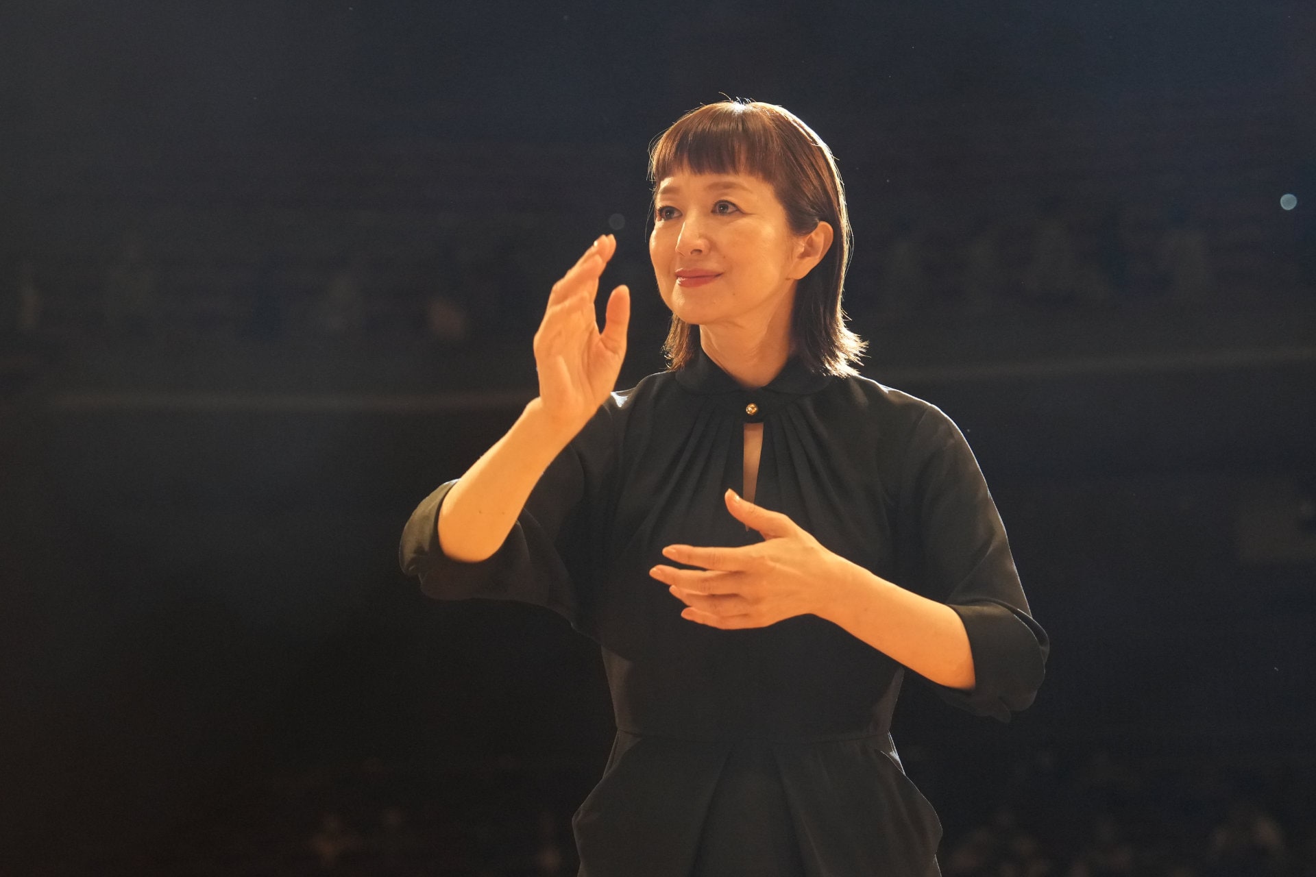 “教師”鈴木京香が生徒たちと歌声紡ぐ「キリコのタクト」予告、藤原大祐ら教え子の姿も