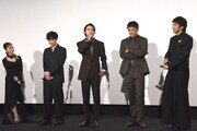 映画「キングダム 魂の決戦」初日舞台挨拶の様子。左から橋本環奈、吉沢亮、山﨑賢人、小栗旬、山田裕貴