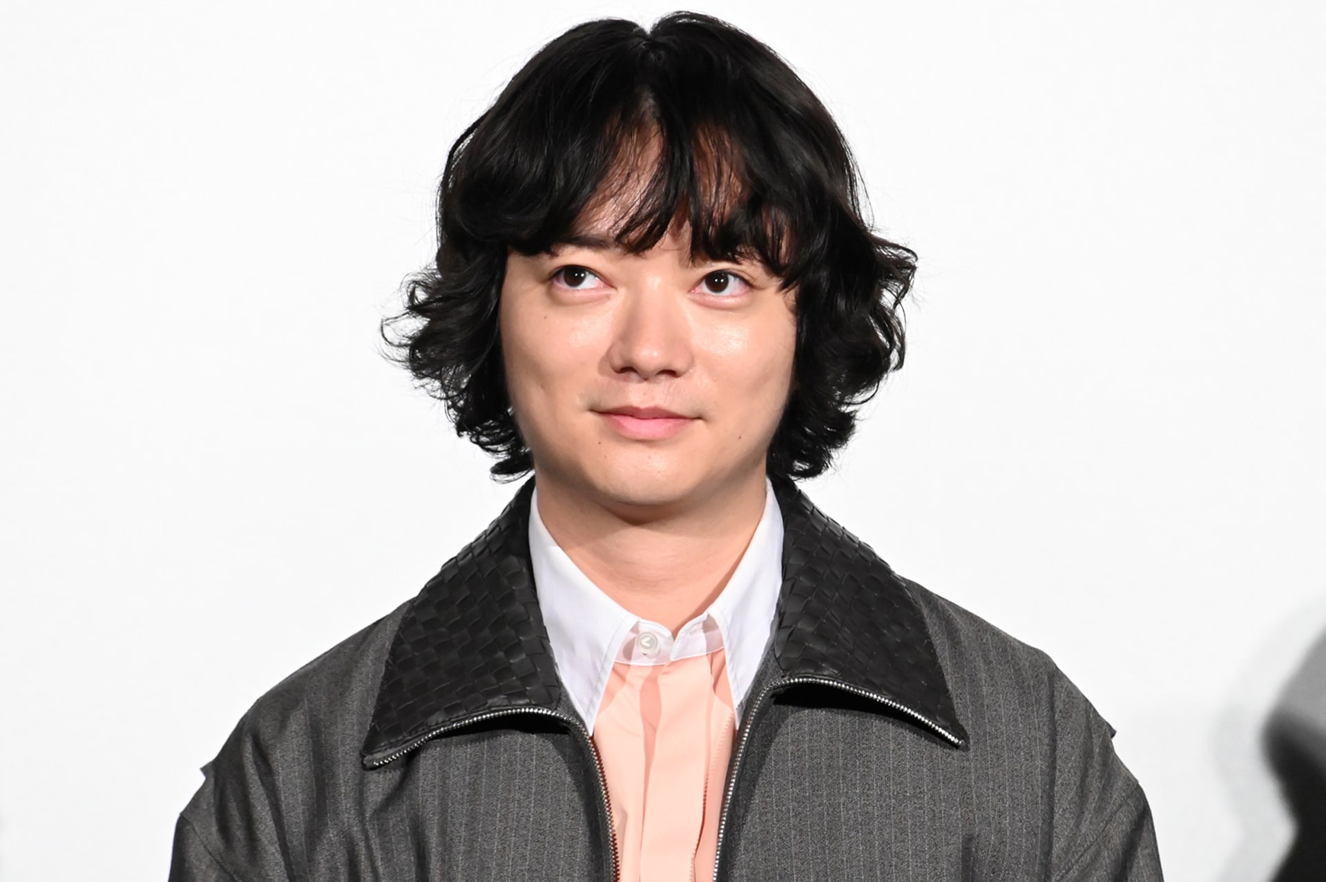 染谷将太は化け物、ホラー映画「チルド」岩崎裕介が絶賛　令和ロマンくるまはバイト先先輩の最大公約数に