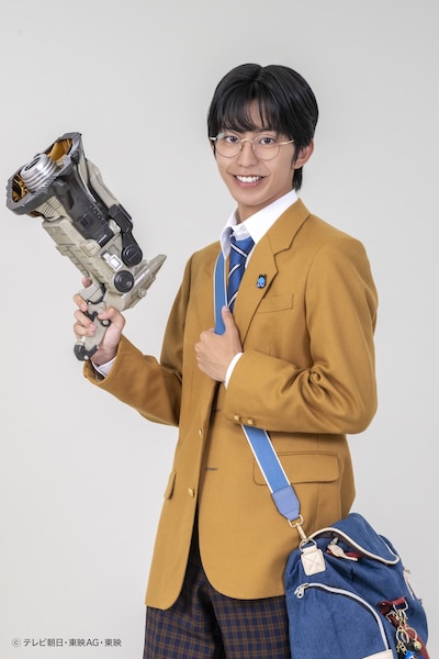 剛直のアル（演：加藤憲史郎）。シャウトが旅の中で出会う双子の新人ハンター。引っ込み思案だが角獣に詳しい弟。2匹に分離できる角獣・剛角を召喚し、息の合ったコンビネーションで戦う