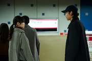 松村北斗、今田美桜、柄本佑、三浦友和ら共演「白鳥とコウモリ」新写真9点