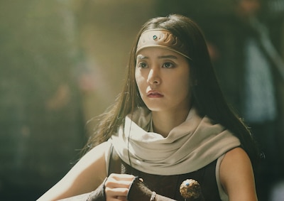 映画「キングダム 大将軍の帰還」場面写真。新木優子演じる摎 ©︎原泰久/集英社 ©︎2024映画「キングダム」製作委員会