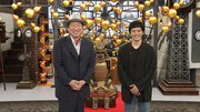「歴史探偵」豊臣兄弟！夏休みコラボSPより。左から探偵所長の佐藤二朗、スタジオゲストの池松壮亮