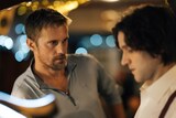 映画「ピリオン」場面写真。左からアレクサンダー・スカルスガルド演じるバイカーのレイ、ハリー・メリング演じる内気なコリン