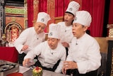 「ぐるぐるナインティナイン 2時間SP」の「料理時間ハンデマッチ 鉄人 VS 凡人シェフ軍団」より、凡人シェフ軍団。左から長谷川雅紀（錦鯉）、酒井貴士（ザ・マミィ）、エース（バッテリィズ）、岡村隆史（ナインティナイン）