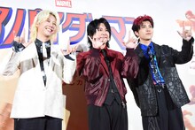 「スパイダーマン：ブランド・ニュー・デイ」レッドカーペットイベントより、Mrs. GREEN APPLEの大森元貴（中央）、若井滉斗（右）、藤澤涼架（左）