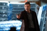リーアム・ニーソン主演のアクション映画「ハードボイルド」場面写真。ニーソンは記憶を徐々に失っていく元ボクサーの運び屋を演じた
