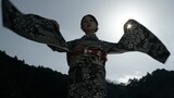 映画「鴉」場面写真。古林南は主人公に影響を与える山吹志穂を演じた
