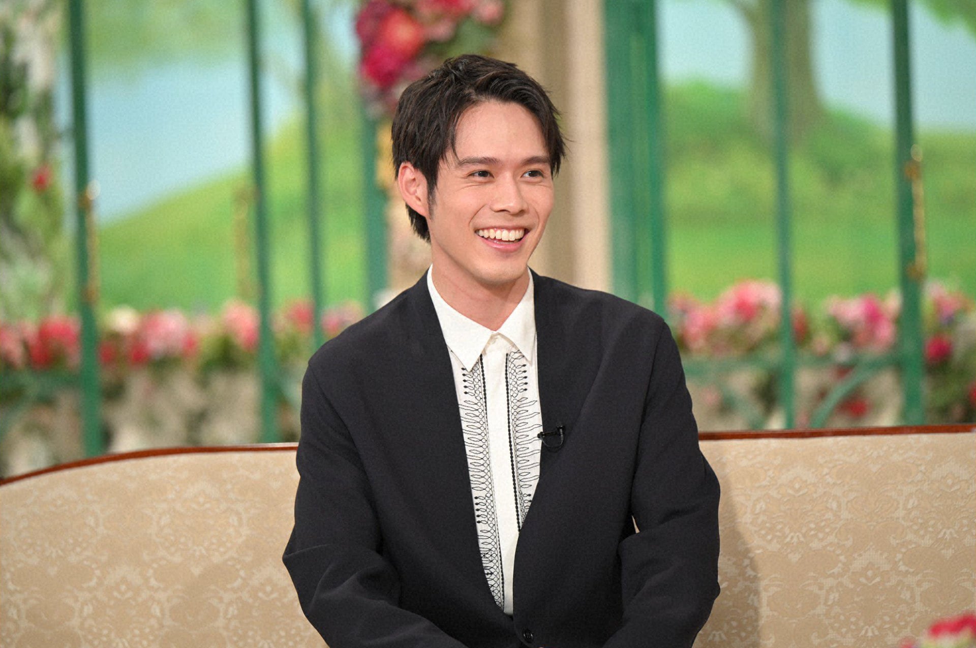 細田佳央太「徹子の部屋」に登場、中2までサンタクロースを信じていた