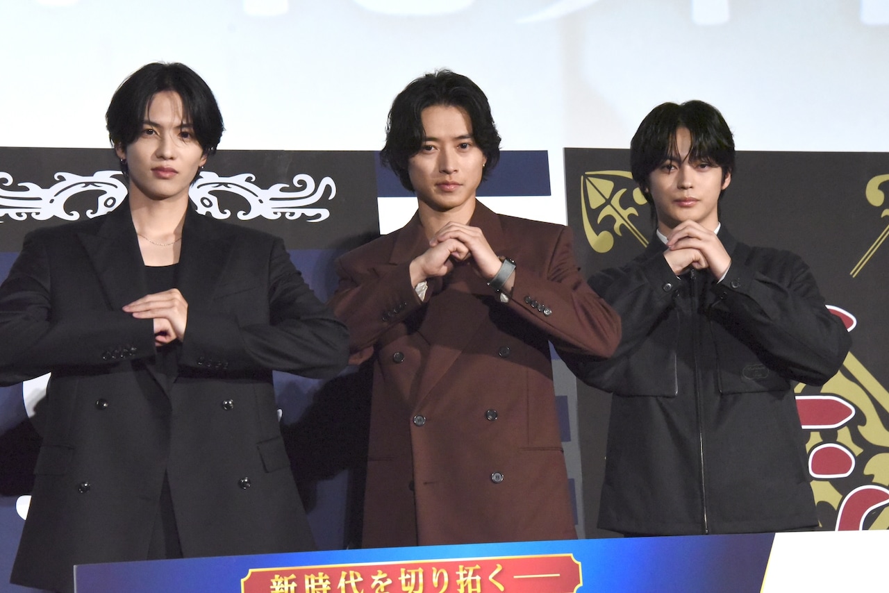 「キングダム 魂の決戦」特大ヒット御礼舞台挨拶の様子。左から志尊淳、山﨑賢人、神尾楓珠