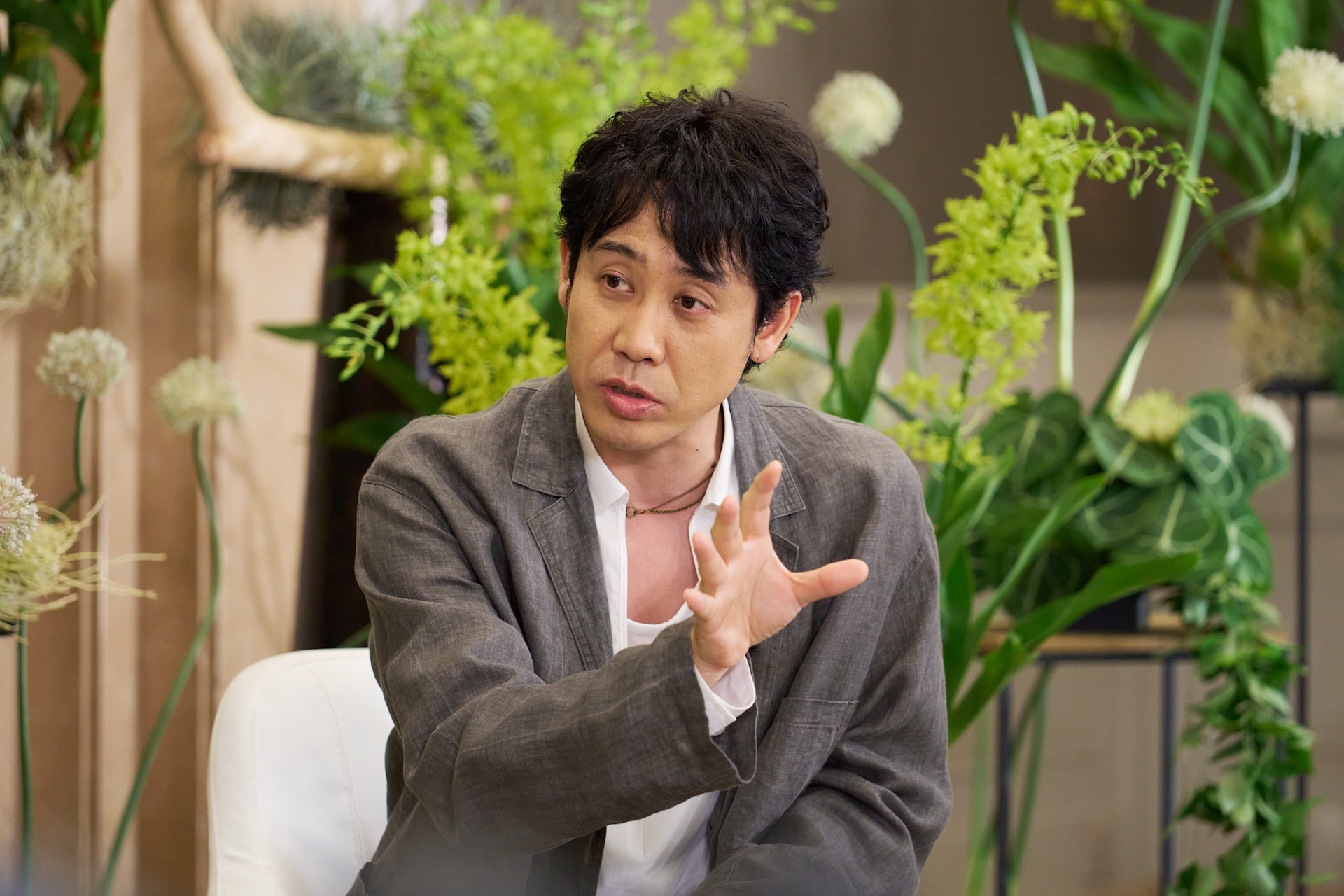 大泉洋が「日曜日の初耳学」に登場、アーティストの顔と家族への愛を語る
