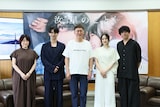 今治市長表敬訪問の様子。左から凪良ゆう、横浜流星、徳永繁樹、広瀬すず、藤井道人