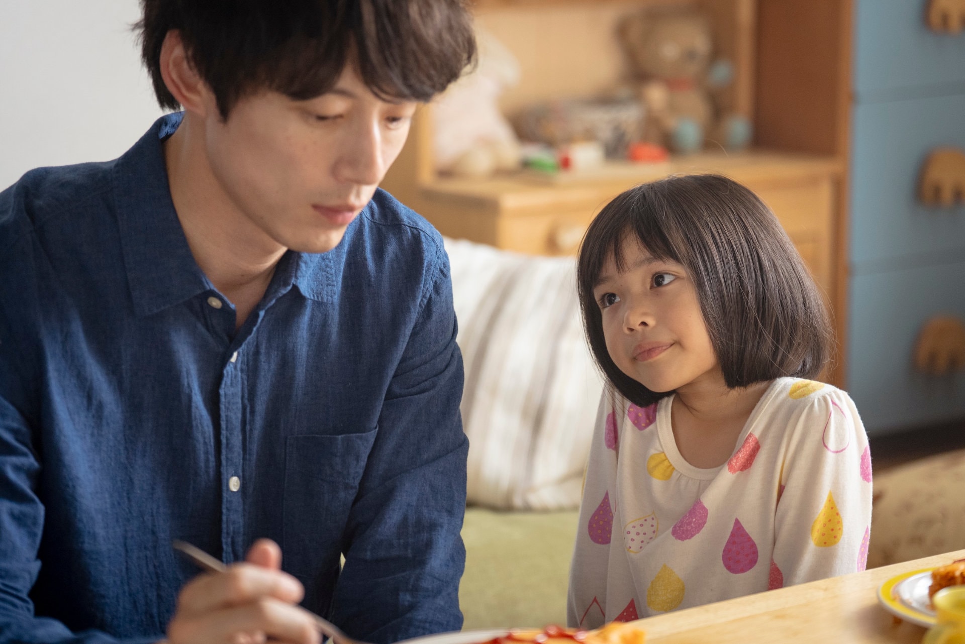 「私はあなたを知らない、」倉田瑛茉、マジックしてくれた坂口健太郎は「魔法使いみたい」
