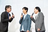 「南極料理人 4Kリマスター」“緊急プレミア同窓会”の様子。一番おいしかった料理がエビフライだというきたろう（右）に同意する生瀬勝久（左）。それを見守る堺雅人（中央）