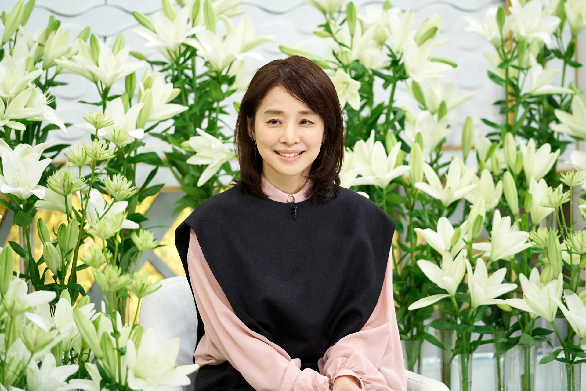 石田ゆり子「日曜日の初耳学」で美輪明宏や緒形拳との絆語る、「虎に翼」伊藤沙莉も登場