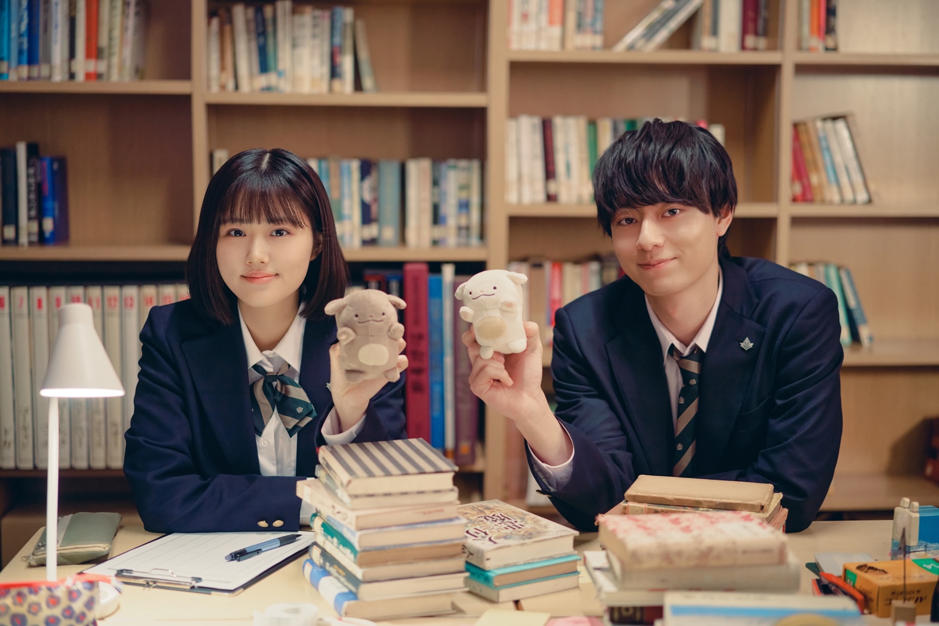 原菜乃華×作間龍斗主演の映画「ない花」劇中キャラのマロ・ミロお披露目、サンエックスがデザイン