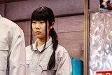 Netflixシリーズ「俺のこと、なんか言ってた？」場面写真。中井千聖演じるウイスキーボンボンの劇団員・二萬田久子