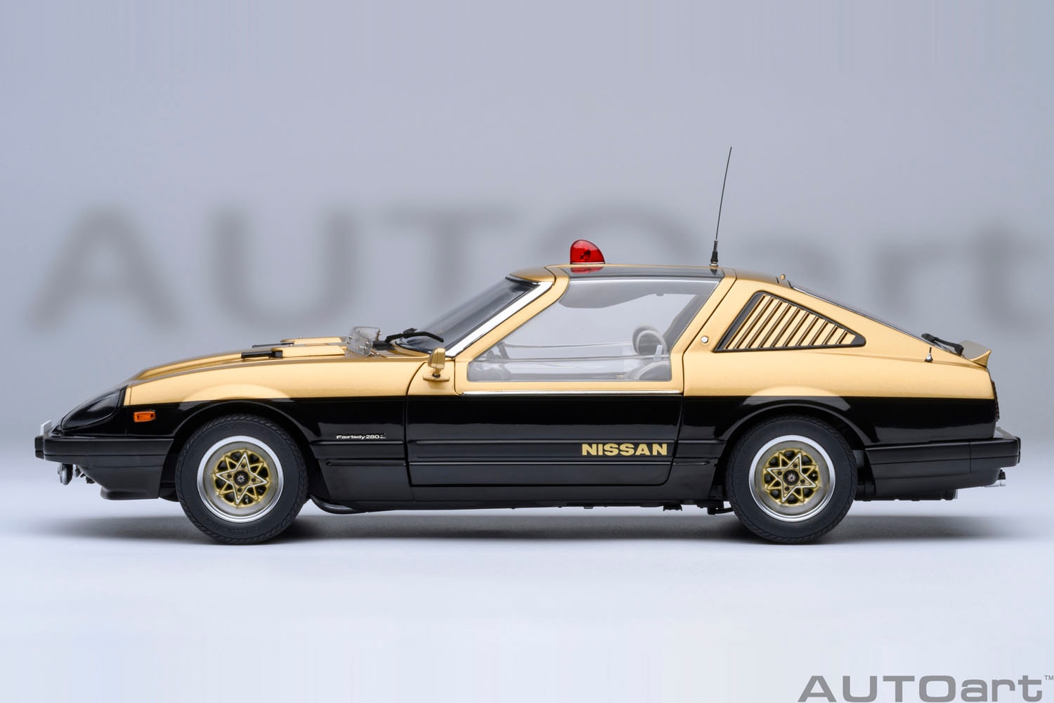 ドラマ「西部警察」に登場する日産フェアレディ280Z「スーパーZ」の