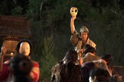 映画「八つ墓村」場面写真。たっくー演じる庄左衛門従者