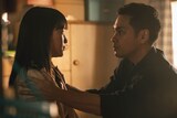 「RYUJI 竜二」場面写真。左から川栄李奈演じるまり子、柳楽優弥演じる竜二