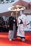 第83回ヴェネツィア国際映画祭レッドカーペットイベントの様子。左から三池崇史、市川團十郎 ©︎Kazuko Wakayama