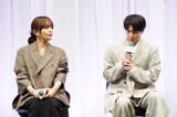 「ママがもうこの世界にいなくても 私の命の日記」お披露目試写会より、左から川口春奈、高杉真宙