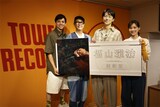 「タビフクヤマ」2026年9月24日放送回の様子。左から満島真之介、リリー・フランキー、福山雅治、生田絵梨花