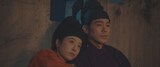 銭氏の九男・銭弘俶（右）。演じたのは中国ドラマ「風起隴西－SPY of Three Kingdoms－」のバイ・ユー（白宇）。「太平年」では呉越国最後の王となった銭弘俶の姿を通して、天下泰平を追い求めた男たちの生き方がつづられる