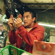 台湾発のアクションコメディ「白黒掃除屋」Netflixで配信、クリストファー・リーら出演