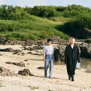土屋太鳳「マッチング」続編の“恋リア感”たっぷり新写真、佐久間大介は黒服にブーツ