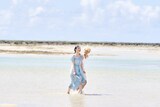 「マッチング TRUE LOVE」新場面写真。瀧七海演じる松橋梨絵（手前）、塚田僚一演じる天野由太郎（奥）
